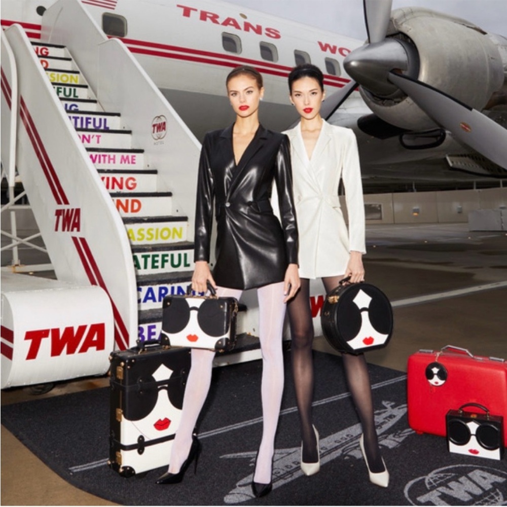 Alice + Olivia Kyrie Tuxedo Skort
Romper - Picture 6 of 16